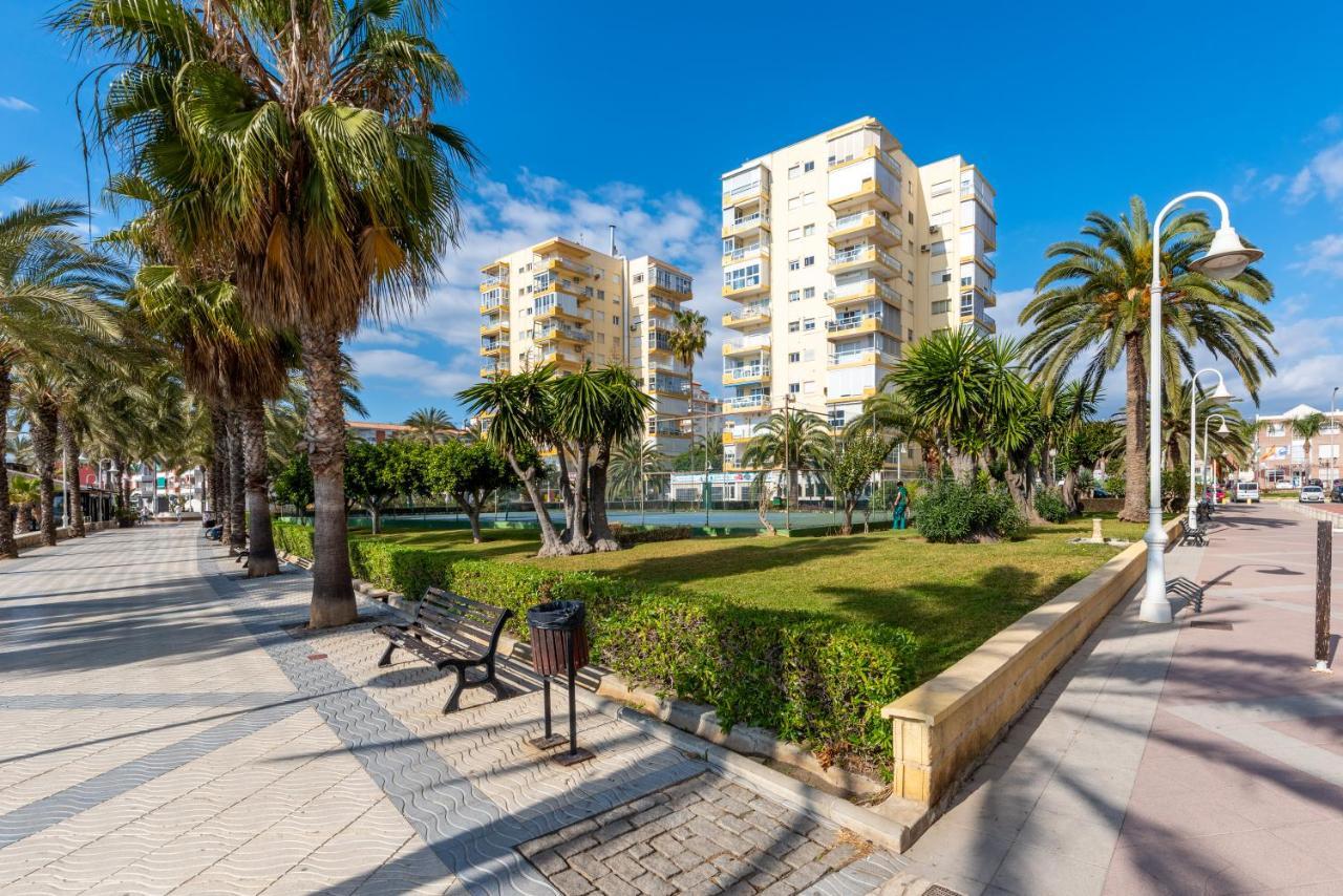50 Mts Beach With Sea Views Pool Альгарробо-Коста Экстерьер фото